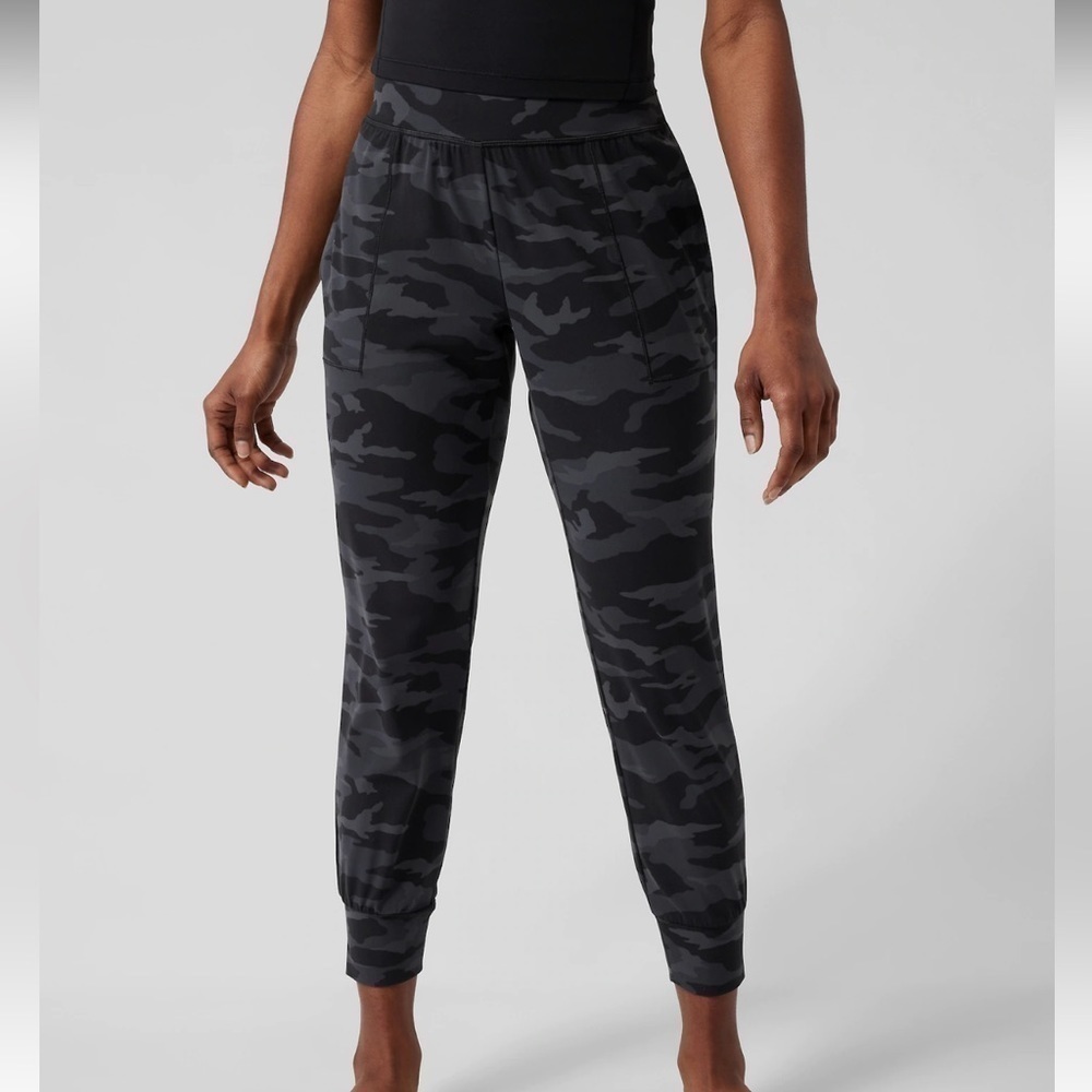 Athleta Salutation Jogger Camp